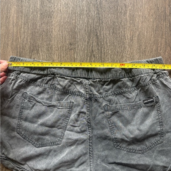 Volcom Women's Gray Cargo Shorts - Picture 4 of 5